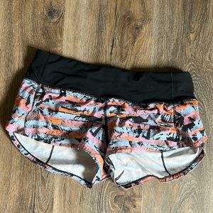 Lululemon//Speed Up Short 2.5” Low-Rise//Size 4